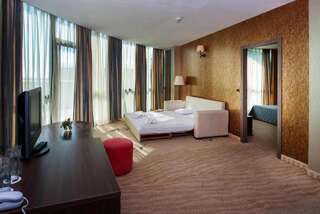 Отель Hotel Primorsko Del Sol Приморско Люкс с 1 спальней (для 2 взрослых и 2 детей) - Главное здание-2